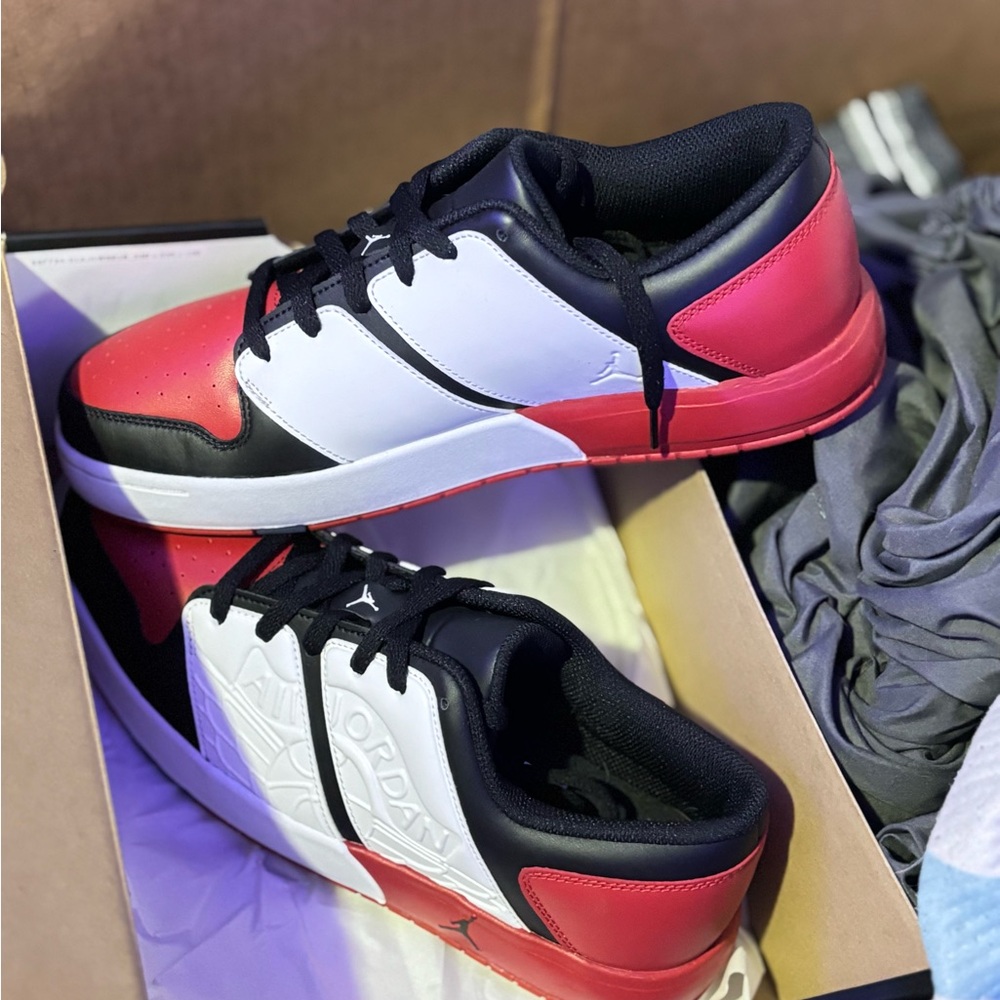 Jordan Nu Retro 1 Low in Varsity Red and Black - Picture 3 of 3